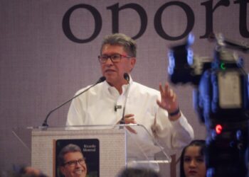 Convoca Monreal a jóvenes a construir juntos el futuro de México y eliminar la discriminación