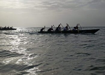 Exitosa regata a Remo en Canoas Mayas por 30 Aniversario de Solidaridad