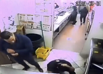 Cliente golpea a joven empleado en restaurante de SLP