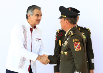 Asiste gobernador Américo Villarreal a la toma de posesión del comandante de la 48/a Zona Militar