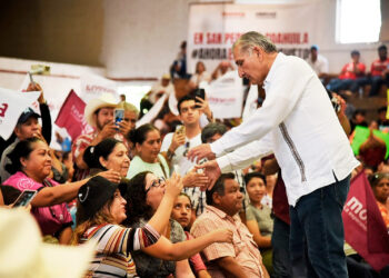Mujeres y hombres de Coahuila, reciben a Adán Augusto López, quien les asegura que “vamos por más, y construiremos un México mejor para todos”