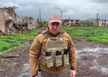 Se estrella en Rusia avión con 10 pasajeros; entre los pasajeros figuraría Prigozhin, jefe del Grupo Wagner