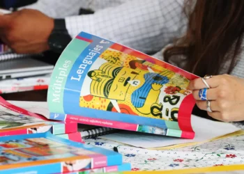 AMLO asegura que revisó los nuevos libros de texto: “tiene menos errores” que antes