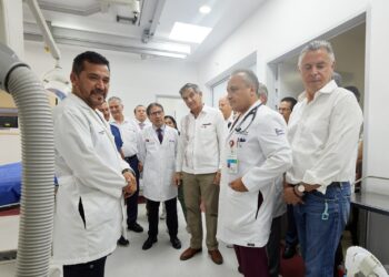 Entrega Américo Villarreal equipo médico a 19 hospitales y 12 jurisdicciones sanitarias