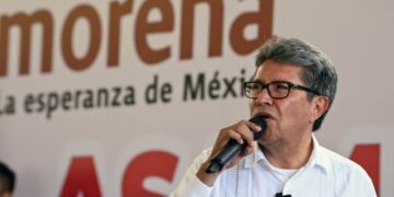 Ricardo Monreal llama a construir una sociedad más justa y próspera