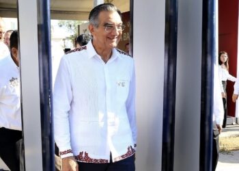 Entrega gobernador Américo Villarreal arcos detectores para reforzar seguridad en CEDES