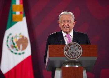 Medios de comunicación son un “bombardeo de mentiras” contra Gobierno: AMLO