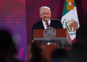 Entrega de bastón de mando puede ser en Monumento a la Revolución, Hemiciclo a Juárez o Zócalo: AMLO