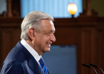 “Son como 10”: AMLO confirma que hay funcionarios del Gobierno que buscarán competir en elecciones