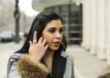 Emma Coronel queda en libertad condicional en EE.UU.