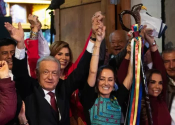 Ordena INE a AMLO bajar publicaciones sobre entrega del bastón de mando a Sheinbaum