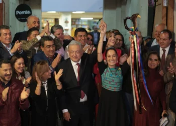 “¿Por qué?”: AMLO critica al INE por obligarlo a bajar publicaciones de la entrega bastón de mando a Sheinbaum