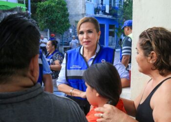 Lili Campos visitó a vecinos de la colonia 28 de Julio