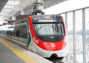 AMLO inaugura primera etapa del tren México-Toluca tras 9 años de obra
