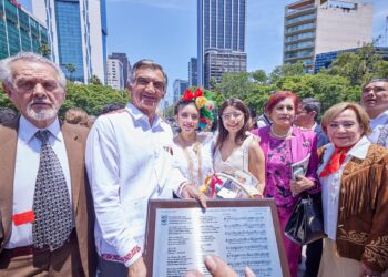 La transformación debe continuar, asegura Américo Villarreal desde el Ángel de la Independencia