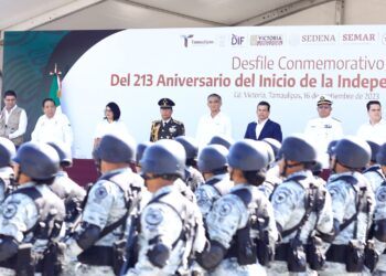 Gobernador Américo Villarreal preside desfile conmemorativo del 213 aniversario de la independencia Nacional