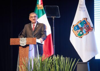 Destaca gobernador capacitación de elementos de formación inicial para Guardia Estatal en la USJT