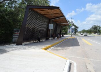 Dos nuevos paraderos más cuatro rehabilitados, dan seguridad y comodidad a la gente