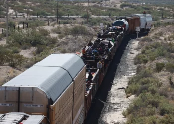 AMLO reporta llegada de hasta 16 mil migrantes diarios a fronteras sur y norte