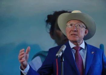 Ken Salazar prevé “tiempos de cooperación histórica” entre EE.UU. y México