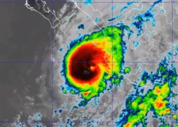 Lidia toca tierra como huracán categoría 4, Jalisco y Nayarit los estados en mayor riesgo
