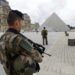 Temor de ataque terrorista obliga a cierre temporal del Louvre en París
