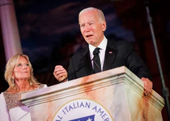 Grupos piden a Biden frenar la construcción de muro fronterizo; denuncian violación de leyes