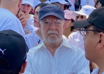 “Le debería de dar vergüenza”: AMLO arremete contra ministro González Alcántara por asistir a marcha del Poder Judicial