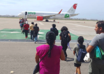 Han sido evacuados 387 turistas a través de puente aéreo en Acapulco