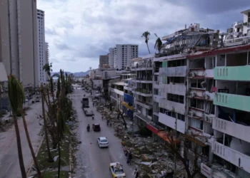 Lenta, la limpieza de la Costa Azul y Costera de Acapulco