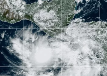 Tormenta tropical Pilar se mantiene cerca de costas de México, Guatemala y El Salvador