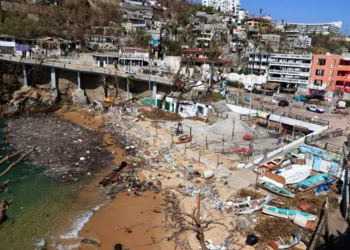 Tras Otis, no habrá amarga Navidad en Acapulco: López Obrador