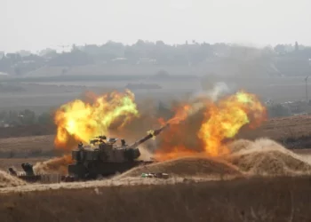 Continúa intercambio de fuego con bombardeos a Gaza y cohetes contra ciudades israelíes