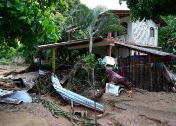 Tres muertos tras doble embate de ciclones Lidia y Max