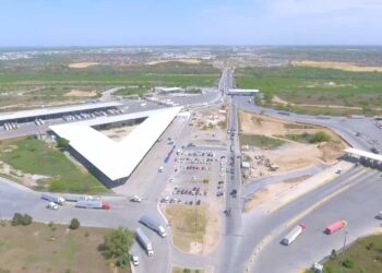 Secretaría de Economía se mantiene atenta a revisiones de camiones en frontera con Texas