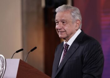 AMLO ‘batea’ declaraciones de ministros en la FIL: “¿cómo no se van a poder elegir por voto?”