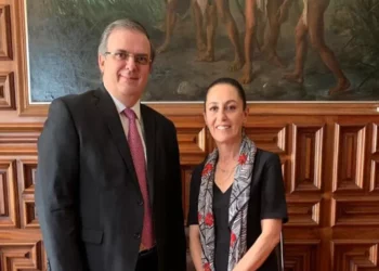 Sheinbaum aplaude permanencia de Ebrard en Morena; “me da gusto”, afirma