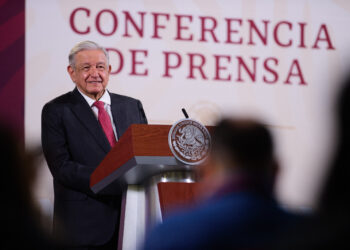 AMLO se lanza contra “caraduras” y “cretinos” que no pagaban impuestos