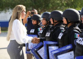 Profesionalización y capacitación de policías, prioridad de Lili Campos