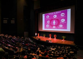 Realizan simposio “Tu lucha es mi lucha contra el cáncer de mama”