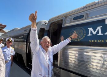 Arranca el viaje inaugural del tren de pasajeros del Istmo de Tehuantepec