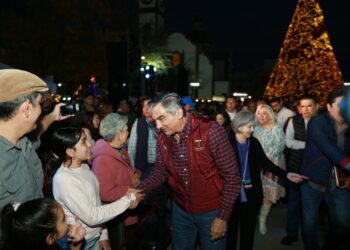 Conviven Américo y María con familias en concierto por Día de Reyes