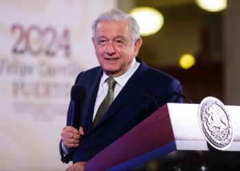 “No es cierto”, insiste López Obrador sobre denuncia de ‘moches’ de Notimex a Sheinbaum