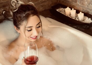 A una semana de lanzamiento, Zeltzin Juárez sorprende con sensualidad y elegancia en Only Fans