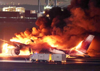 Cinco muertos tras choque de dos aviones en Tokio, Japón