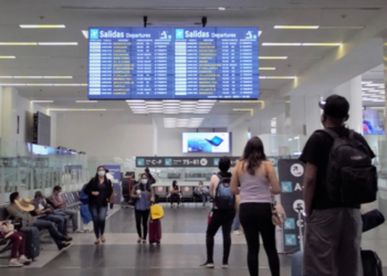 AICM reduce sus vuelos por orden de López Obrador