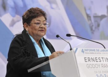 Le dieron la espalda a víctimas; la gente debe saber quién está de cada lado: Godoy