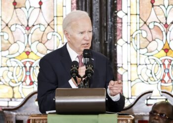 EE.UU. confirma bombardeos contra los rebeldes hutíes de Yemen