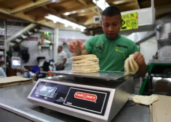 López Obrador anuncia que no subirá el precio de la harina de maíz en 2024