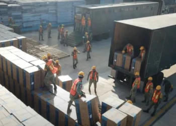 AMLO celebra llegada de enseres domésticos de China para población afectada por Otis